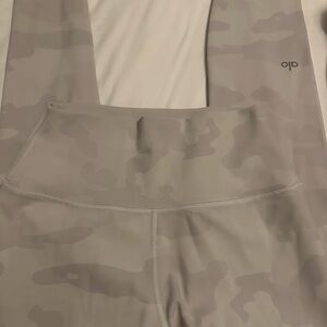 ALO Yoga Camo Leggings